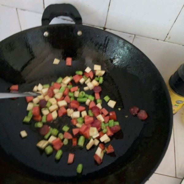 杏鲍菇双肠炒饭