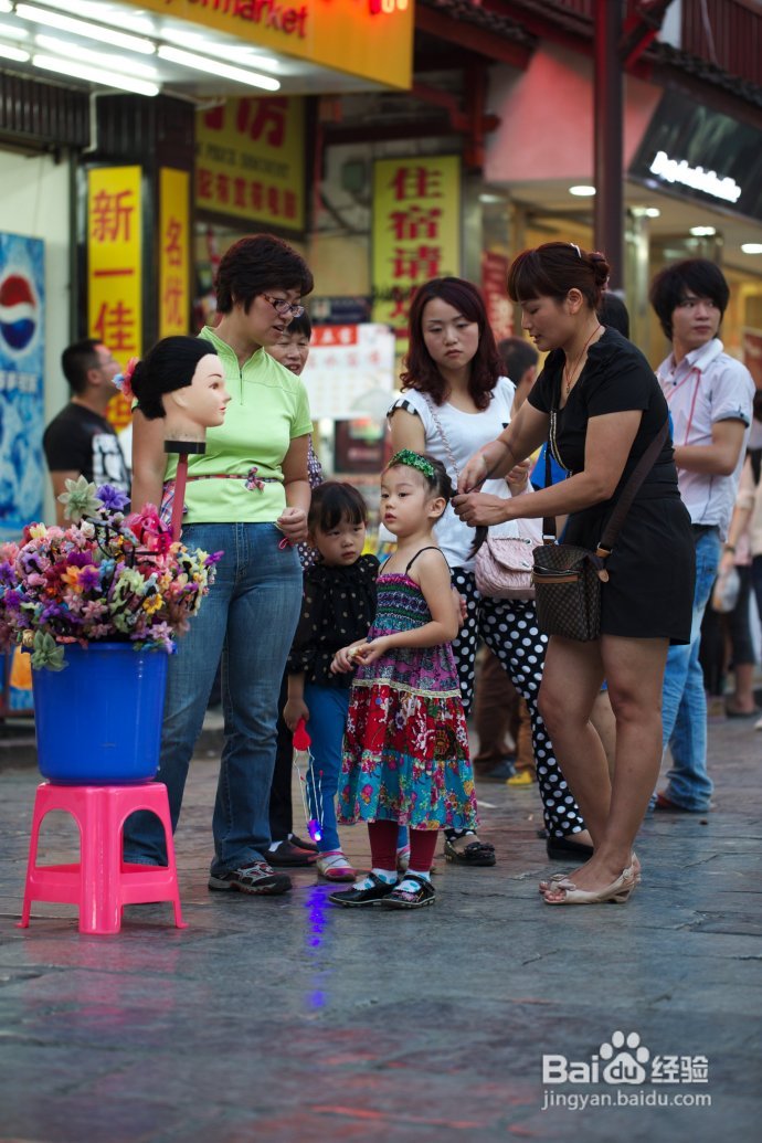 街拍：阳朔西街的洋娃娃