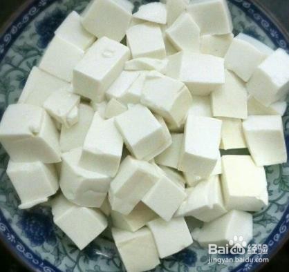 食疗菜谱1、降血糖的苦瓜炖豆腐和南瓜虾皮汤