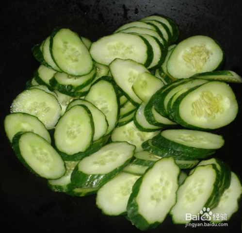 家常青椒炒黄瓜