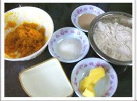 金闪闪南瓜香肠面包