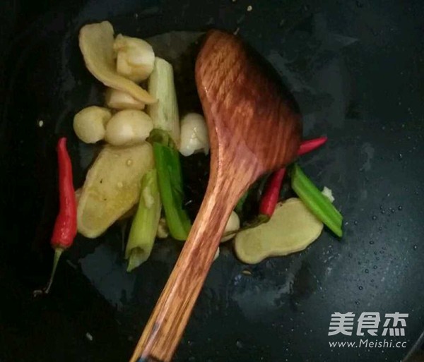 小鸡炖蘑菇的做法