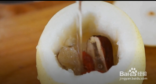 冰糖炖雪梨的做法?