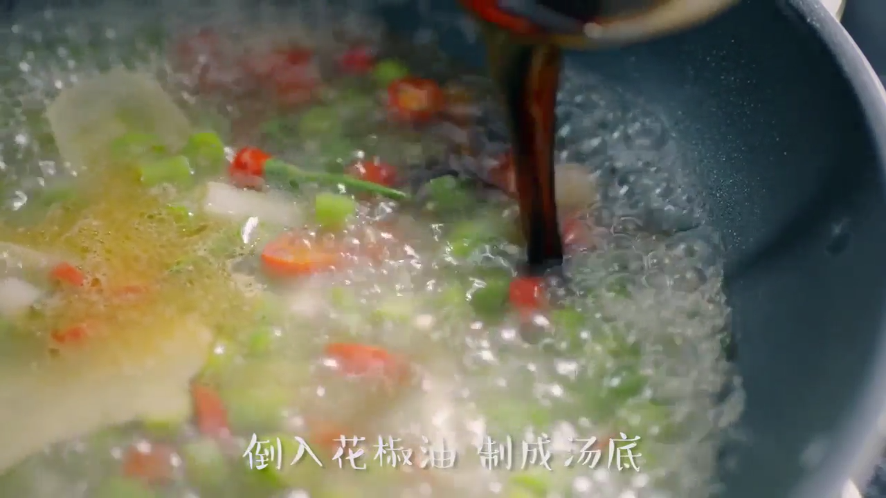 石锅生烹牛蛙怎么做