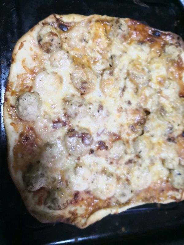 鲜虾贡丸披萨和花式培根披萨