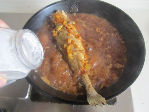 萝卜干烧黄鱼
