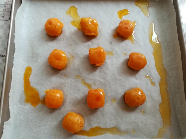 红豆沙蛋黄月饼