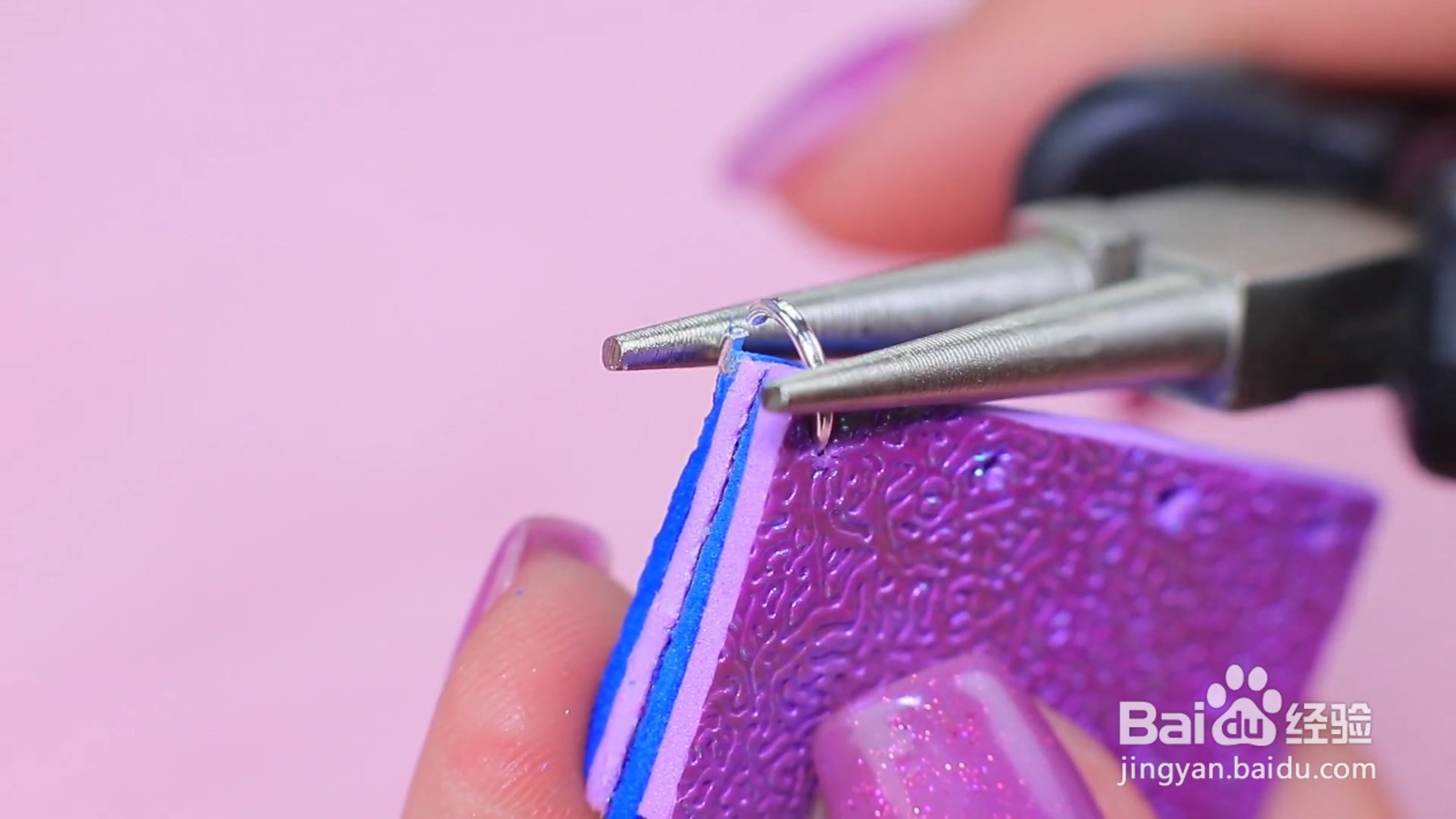 如何给美人鱼娃娃制作迷你调色板?