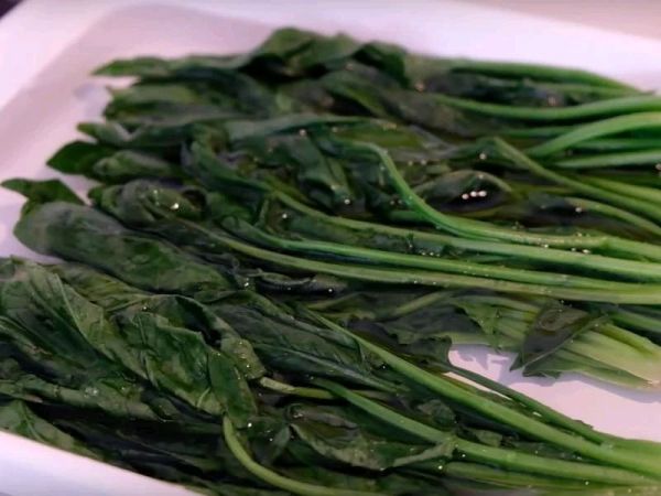 菠菜培根炒菇汉堡