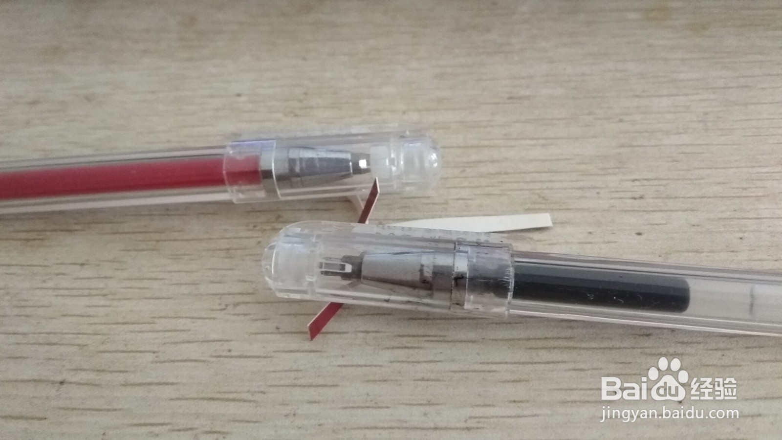 如何用两个长方形硬卡纸做两面放中性笔的支架