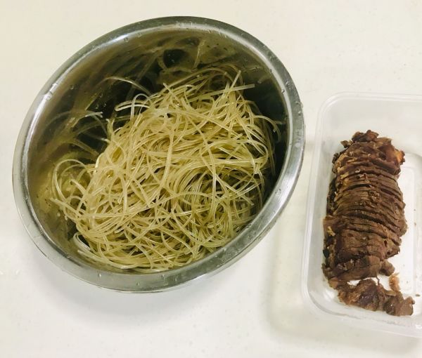 简单不过牛肉粉丝汤