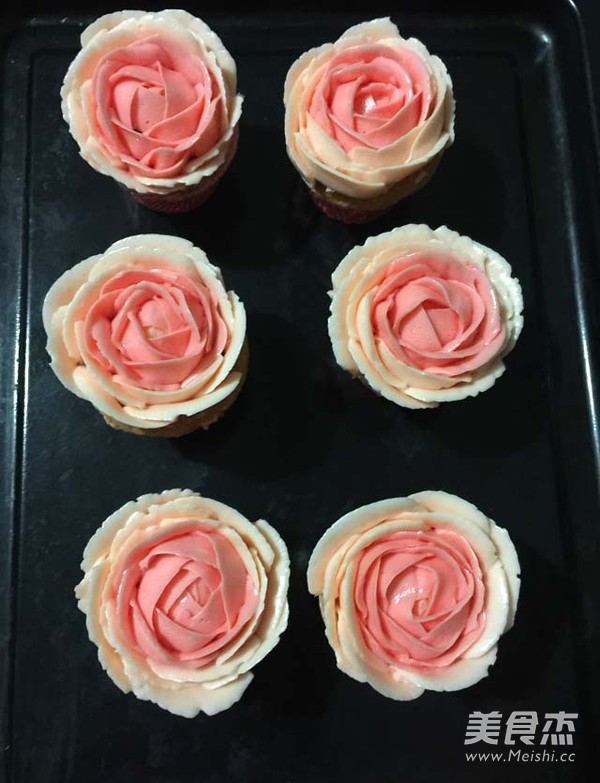 花束裱花杯子蛋糕