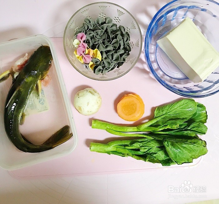 鱼汤豆腐蝴蝶面怎么做