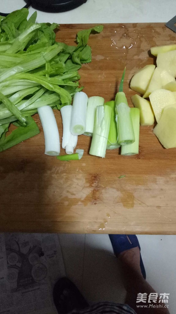 鸡块炖土豆的做法