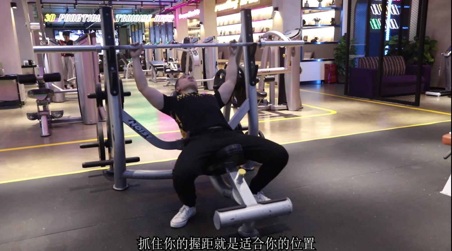 如何塑造饱满胸肌