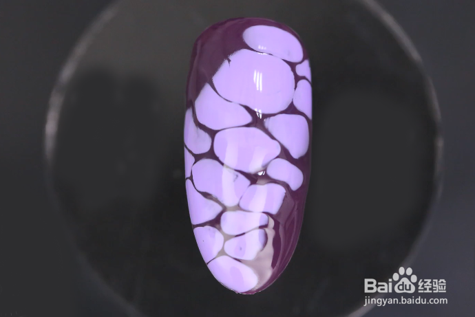 怎样做紫色晕染泡泡美甲？