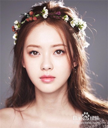 早春御姐发型大披露 中分长卷发解读柔情