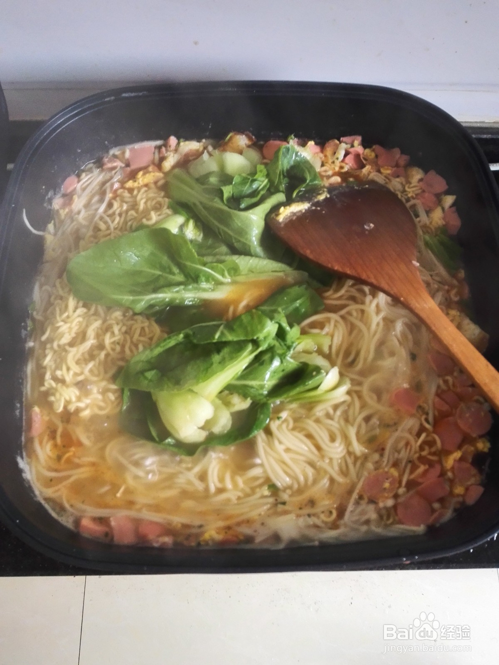 如何弄一顿鸡蛋火腿肠金针菇青菜面三