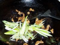 大葱木耳炒肉