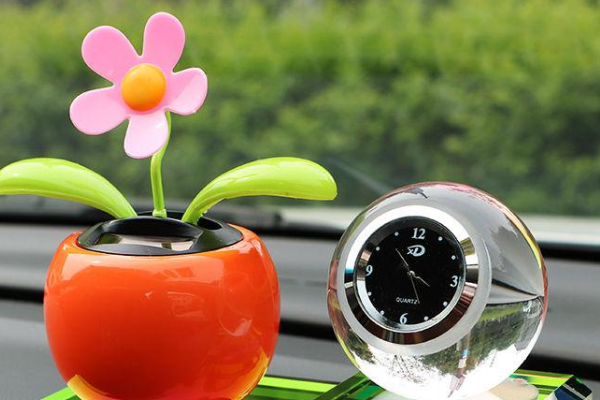 汽车太阳花摇摆的工作原理