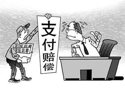 如果企业只给员工买了商业意外保险，未购买工伤保险，员工发生工伤后，按法律可以向自己的企业索赔吗