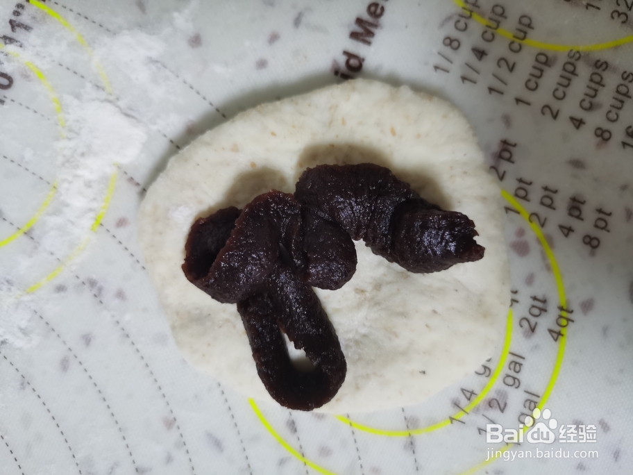 营养美味的红豆杏仁面包