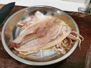 鱿鱼菜花荷兰豆的做法