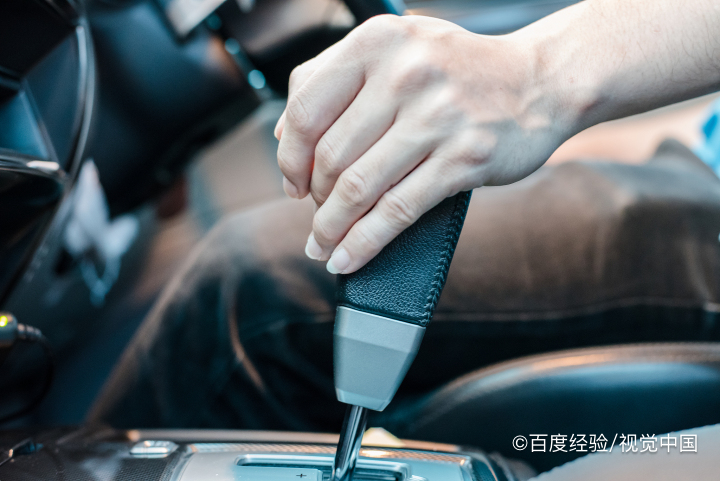 手动挡手刹起步正确步骤