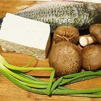 九段香香菇豆腐鲫鱼汤的做法步骤