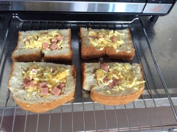 芝士鸡蛋火腿吐司