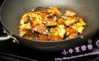 大蒜炖鱼的做法