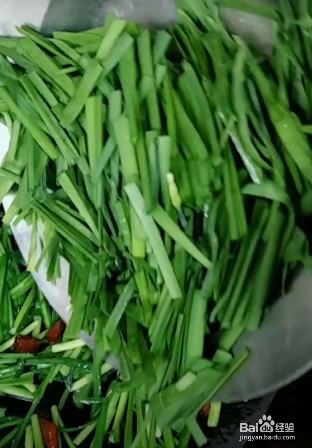 韭菜炒鸭血家庭做法