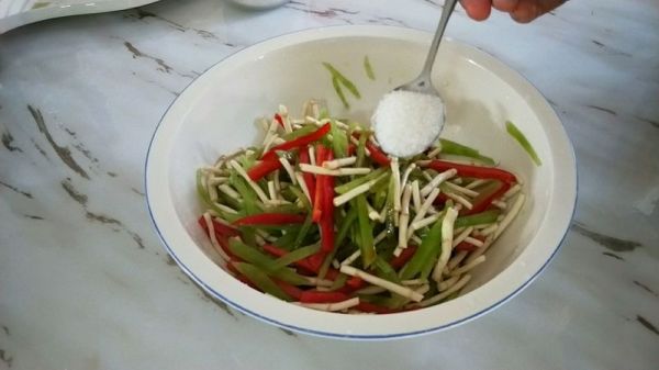 青笋丝拌折耳根