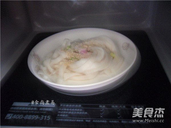 酱浇河粉的做法