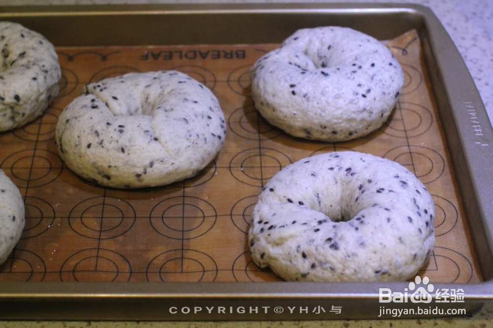 怎么吃都不腻的油黑芝麻贝果