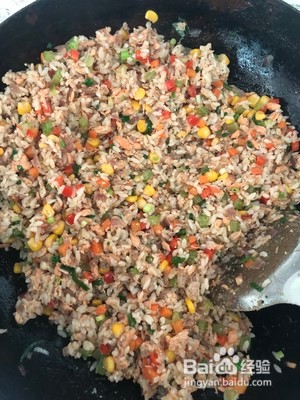 三文鱼炒饭的做法