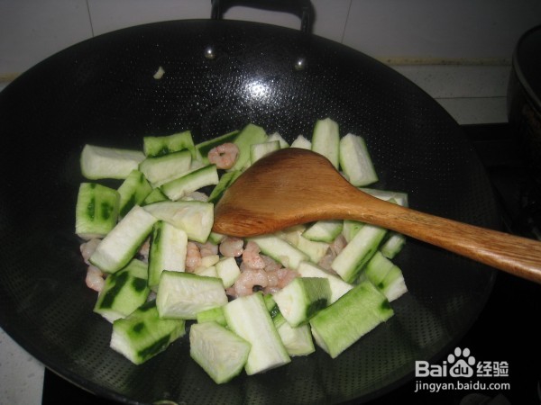 大虾炒丝瓜做法