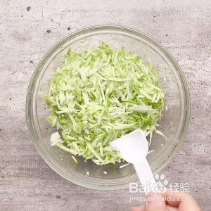 给小孩子馋哭了的西葫芦鸡胸肉饼