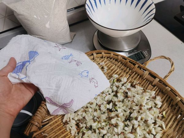 槐花全麦鸡蛋饼