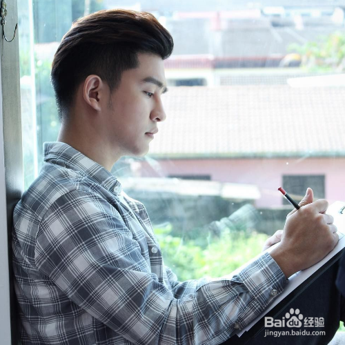 男生自拍姿势怎么摆