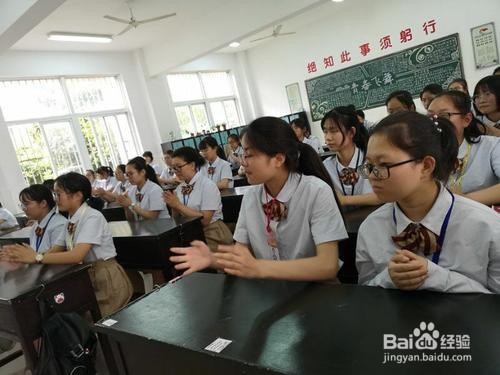 同学们鼓掌该怎么扩句