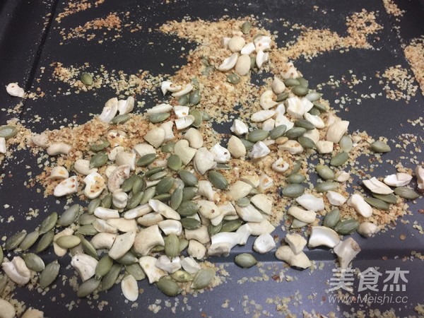 黑芝麻坚果养生欧包