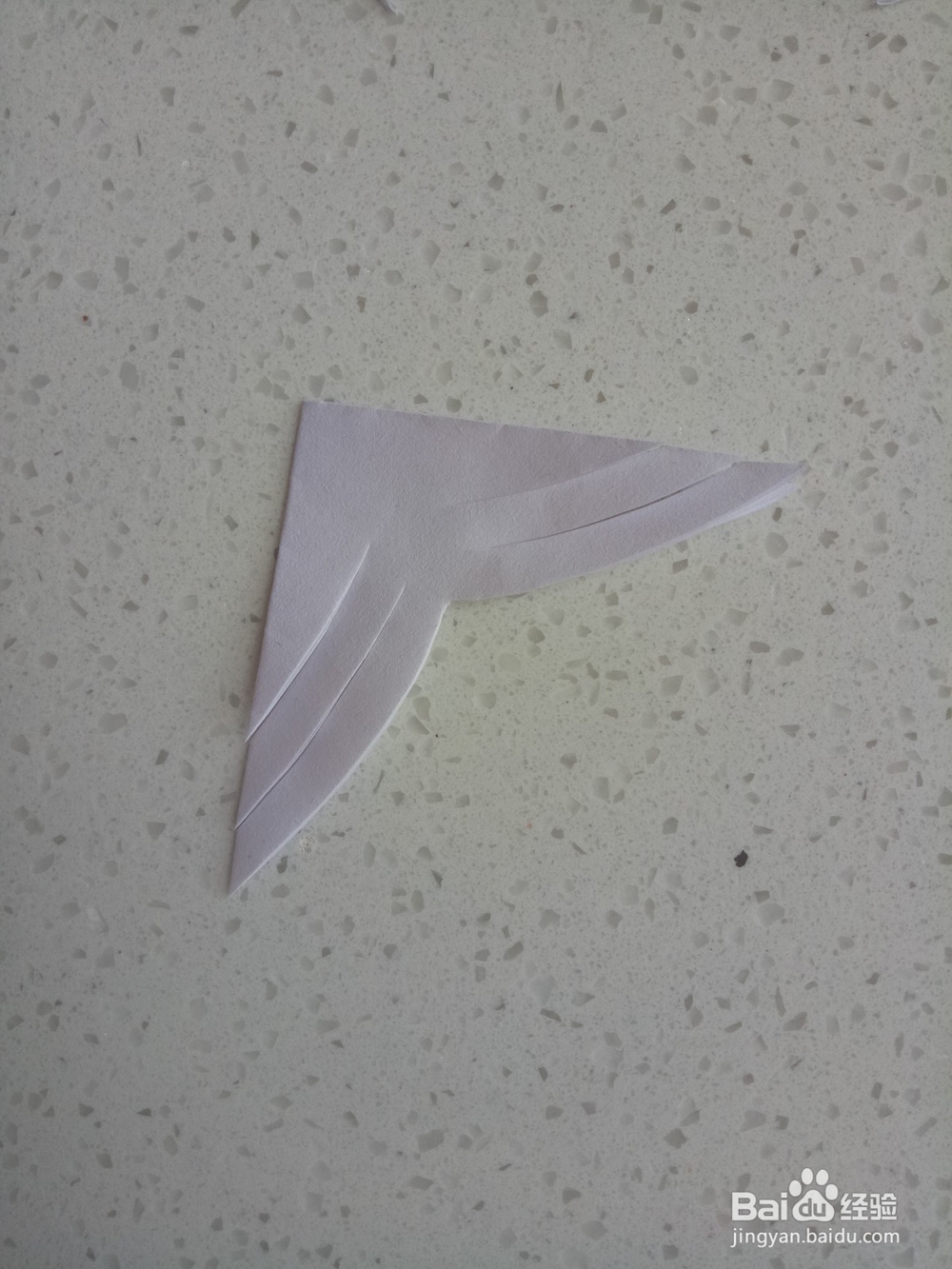怎么用纸剪折出雪花