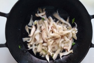 鲜美双菇蛋花汤