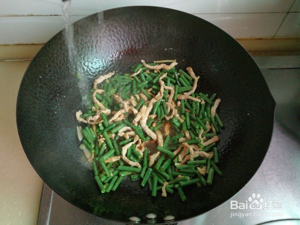 超级美味长豆炒肉的做法