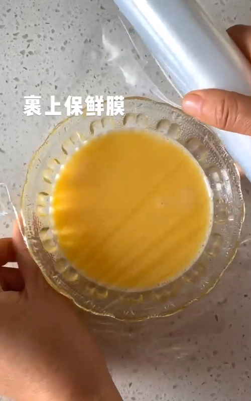 如何在家制作虾仁蒸蛋？