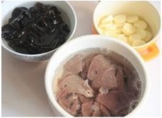 山药木耳溜肝片