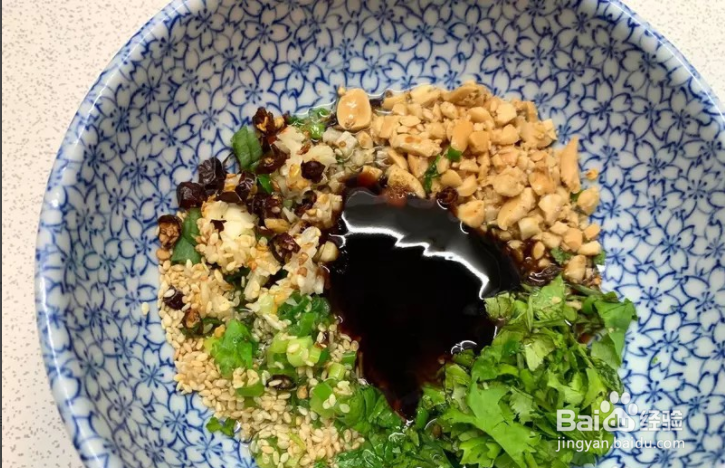 皮蛋拌豆腐的做法