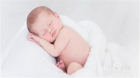 宝宝出现轮状病毒感染时，需要怎样治疗？