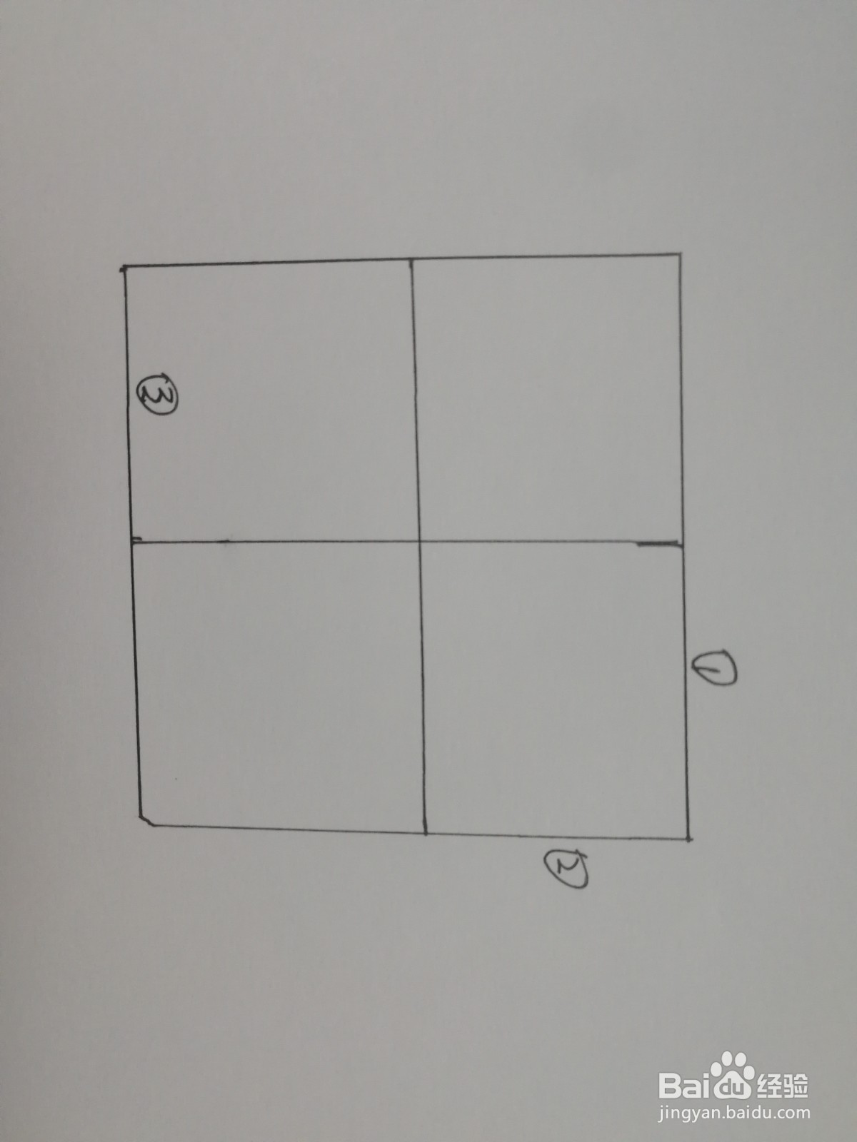 怎么移动三根火柴变成三个正方形